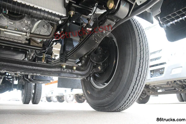 JMC Kaiyun Blue Whale Luxury Edition 152hp 4X2(6 wheels) 4.1m Single Row Flatbed Light Truck Chassis (3) | 86Trucks