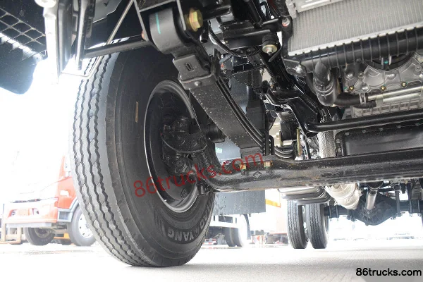 JMC Kaiyun Blue Whale Luxury Edition 152hp 4X2(6 wheels) 4.1m Single Row Flatbed Light Truck Chassis (2) | 86Trucks