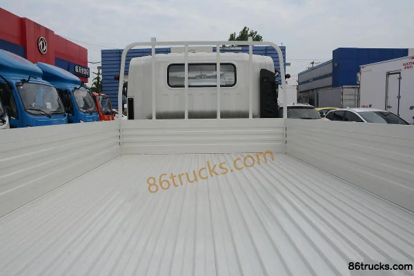 JMC Kaiyun Blue Whale Luxury Edition 152hp 4X2(6 wheels) 4.1m Single Row Flatbed Light Truck Body (2) | 86Trucks