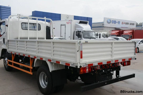 JMC Kaiyun Blue Whale Luxury Edition 152hp 4X2(6 wheels) 4.1m Single Row Flatbed Light Truck Body (1) | 86Trucks