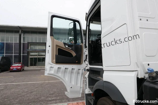 Mercedes-Benz New Actros Heavy Truck 510 hp 6X4(10 wheels) Tractor Truck (Model 2651) (China VI) Cab (1) | 86Trucks