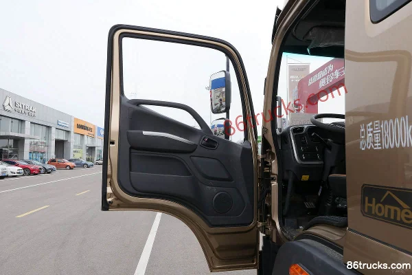 Foton Ollin Big Bee Home Edition 245 hp 4X2(6 wheels) 9.6m Refrigerated Truck (China VI) Cab (1) | 86Trucks