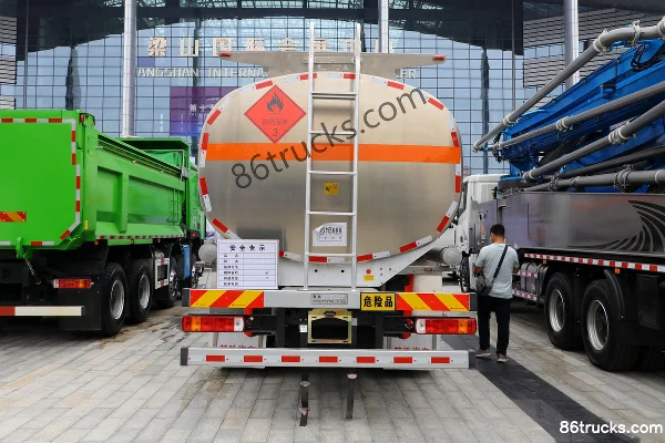 Foton Auman GTL Zhixiang Edition 360 hp 6X2(8 wheels) oil tanker truck (China VI) (Chusheng brand) Exterior (3) | 86Trucks