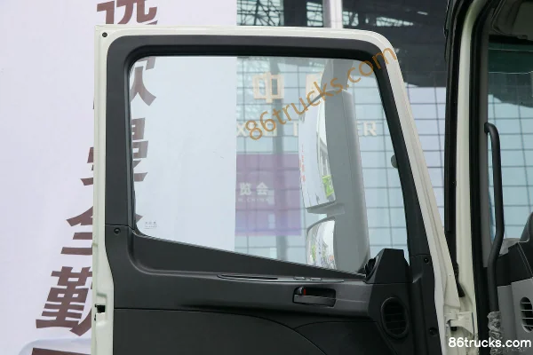 Foton Auman GTL Zhixiang Edition 360 hp 6X2(8 wheels) oil tanker truck (China VI) (Chusheng brand) Cab (2) | 86Trucks