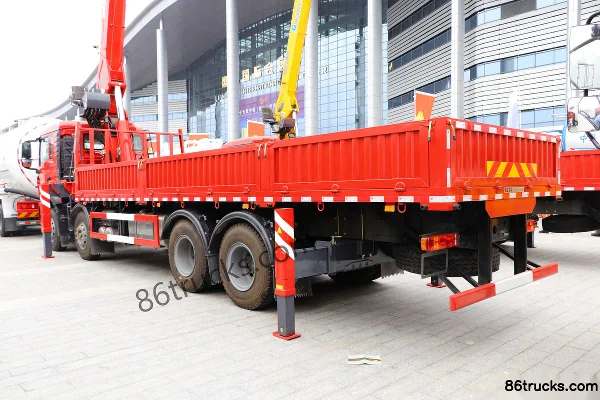 Sinotruk HOWO TX 350 hp 8X4(12 wheels) Truck Mounted Crane (China VI)(XCMG) Exterior (3) | 86Trucks