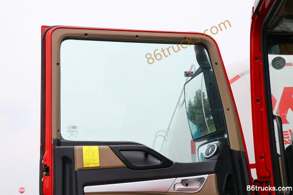 Sinotruk HOWO TX 350 hp 8X4(12 wheels) Truck Mounted Crane (China VI)(XCMG) Cab (2) | 86Trucks
