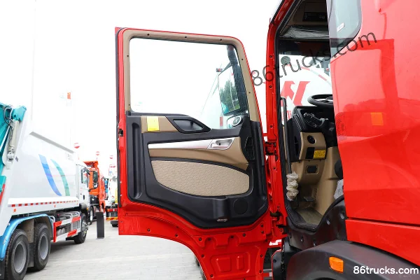 Sinotruk HOWO TX 350 hp 8X4(12 wheels) Truck Mounted Crane (China VI)(XCMG) Cab (1) | 86Trucks