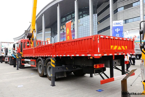 Sinotruk HOWO TX 350 hp 6X4(10 wheels) Truck Mounted Crane (China VI)(XCMG) Exterior (2) | 86Trucks