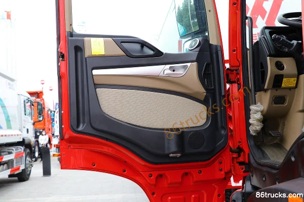 Sinotruk HOWO TX 350 hp 6X4(10 wheels) Truck Mounted Crane (China VI)(XCMG) Cab (3) | 86Trucks