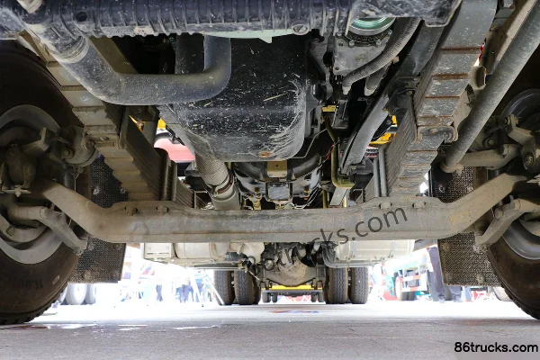Sinotruk HOWO TX 350 hp 6X4(10 wheels) Truck Mounted Crane (China VI)(XCMG) Chassis (1) | 86Trucks
