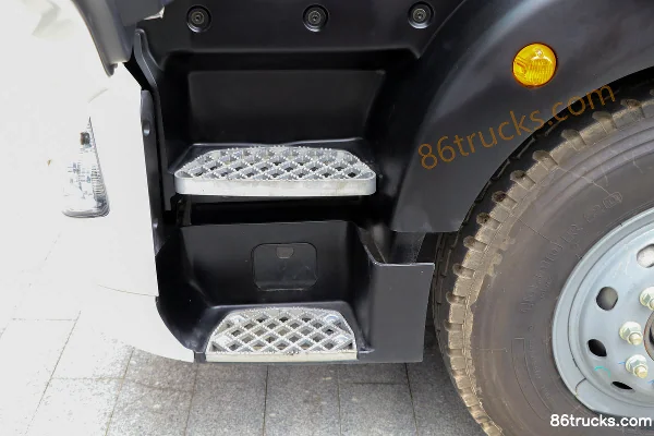Sinotruk HOWO TX 220 hp 4X2(6 wheels) Vacuum Sewer Truck (China VI)(Lvye Brand) Cab (2) | 86Trucks