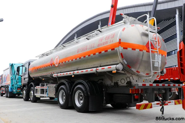 Sinotruk Sitrak C5H 350 hp 8X4(12 wheels) Oil Transport Truck (China VI) (Lvye Brand) Exterior (3) | 86Trucks