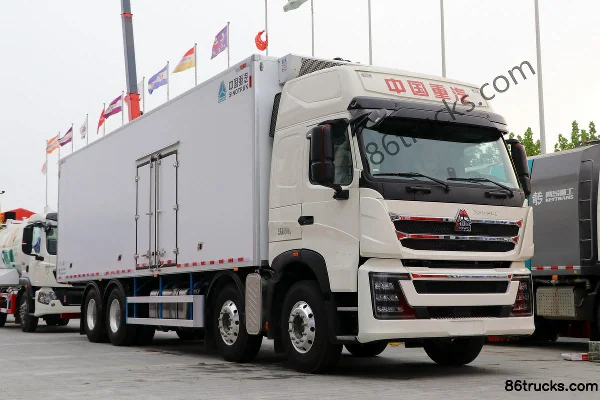 Sinotruk HOWO TH7 poids lourd 460 ch 8X4(12 roues) camion frigorifique (China VI) (marque Luye) Extérieur