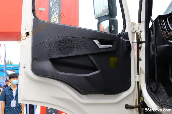Sinotruk HOWO TH7 poids lourd 460 ch 8X4(12 roues) camion frigorifique (China VI) (marque Luye) Cabine (2) | 86Trucks