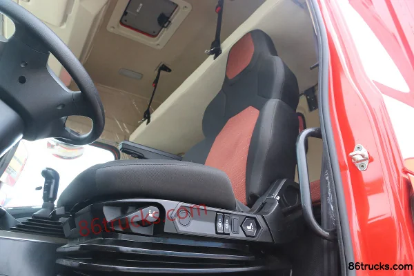 Dayun Xianglong 230 hp 6X2(8 wheels) 6.8m Semi-row Flatbed Cargo Truck (China VI) Cab (3) | 86Trucks