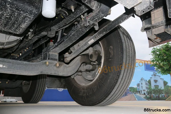 Dayun Xianglong 230 hp 6X2(8 wheels) 6.8m Semi-row Flatbed Cargo Truck (China VI) Chassis (3) | 86Trucks