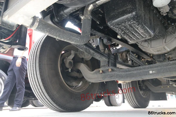 Dayun Xianglong 230 hp 6X2(8 wheels) 6.8m Semi-row Flatbed Cargo Truck (China VI) Chassis (2) | 86Trucks