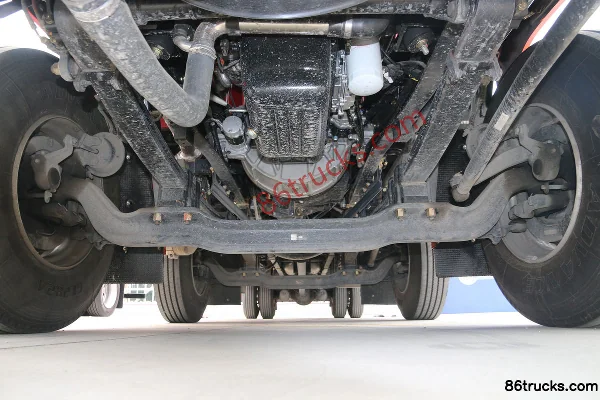 Dayun Xianglong 230 hp 6X2(8 wheels) 6.8m Semi-row Flatbed Cargo Truck (China VI) Chassis (1) | 86Trucks