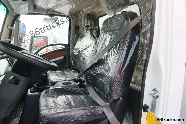 Dayun Xianglong 150hp 4X2(6 wheels) 4.12m single-row van light truck (China VI) Cab (3) | 86Trucks