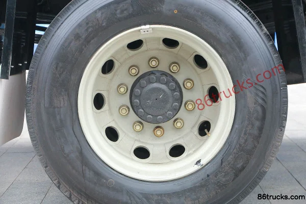 FAW Jiefang J6L 240 ch 4X2(6 roues) camion frigorifique 6,8 m (toit surélevé) Châssis (1) | 86Trucks