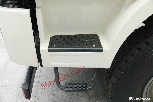 FAW Jiefang J6L 240hp 6X4(10 wheels) Multi-function Dust Suppression Truck (Tongyada Brand) Cab (2) | 86Trucks