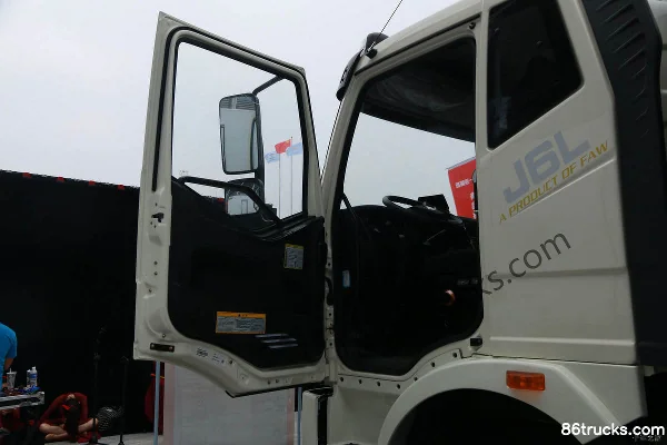 FAW Jiefang J6L 240hp 6X4(10 wheels) Multi-function Dust Suppression Truck (Tongyada Brand) Cab (1) | 86Trucks