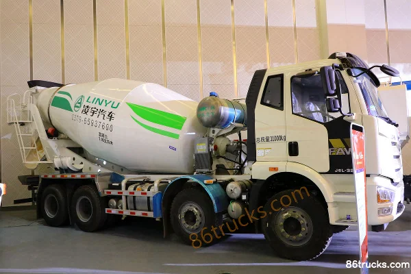 FAW Jiefang J6L 320 ch 8X4(12 roues) 7,95 m³ camion malaxeur à béton (China VI) (marque Lingyu) Extérieur (3) | 86Trucks