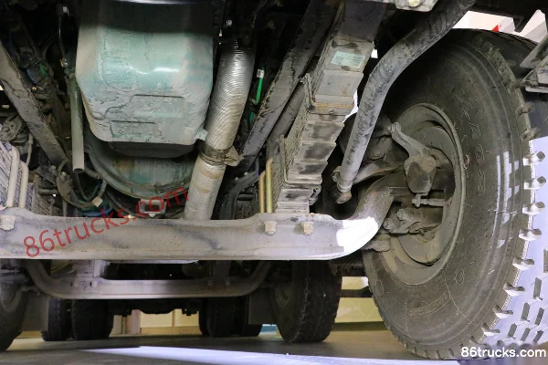 FAW Jiefang J6L 320 ch 8X4(12 roues) 7,95 m³ camion malaxeur à béton (China VI) (marque Lingyu) Châssis (3) | 86Trucks