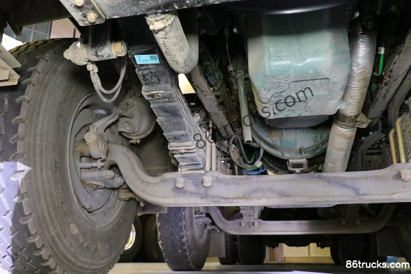 FAW Jiefang J6L 320 ch 8X4(12 roues) 7,95 m³ camion malaxeur à béton (China VI) (marque Lingyu) Châssis (2) | 86Trucks