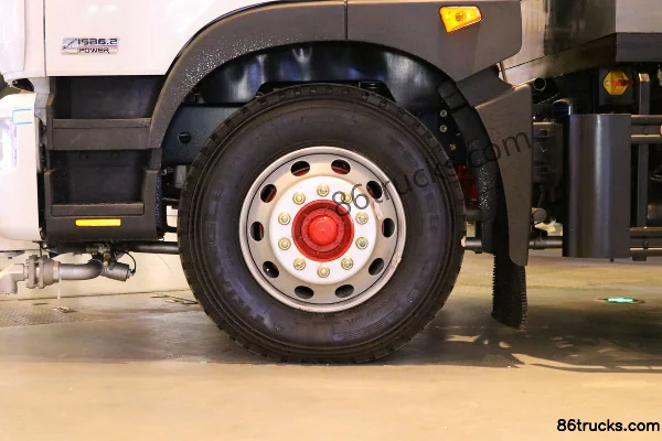 Dongfeng Duolika D9 230hp 4X2(6 wheels) Cleaning Truck (China VI) (Tongyada) Chassis (3) | 86Trucks