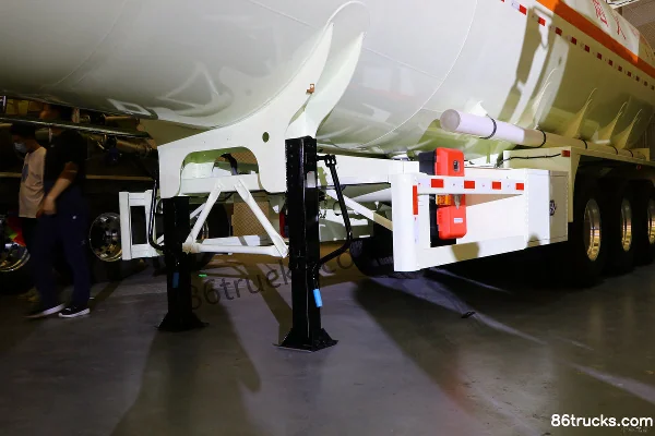Wanshida 47m³ Flammable Liquid Tank Semi-Trailer Chassis (2) | 86Trucks