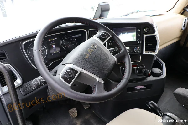 JAC Gallop V7 Heavy Truck 560 hp 6X4(10 wheels) AMT Automatic Long-head Tractor Truck (China VI) (High Wind Deflector) Cab (3) | 86Trucks