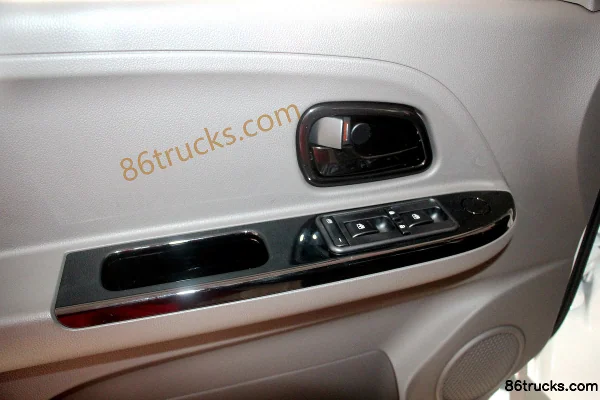 Dongfeng Yufeng EM26 3T 4.865m Pure Electric Van Truck Cab (3) | 86Trucks