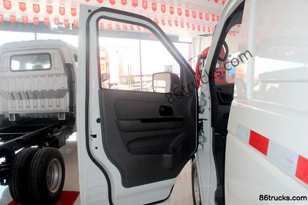 Dongfeng Yufeng EM26 3T 4.865m Pure Electric Van Truck Cab (1) | 86Trucks