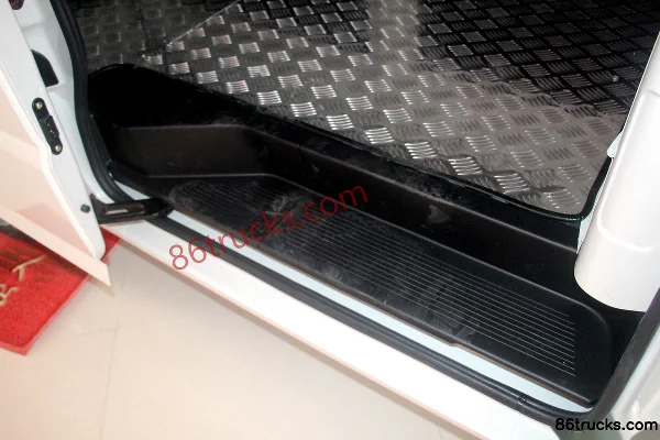 Dongfeng Yufeng EM26 3T 4.865m Pure Electric Van Truck Cargo Box (2) | 86Trucks