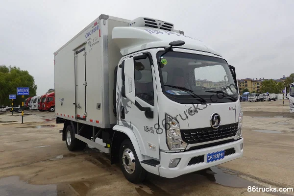 SHACMAN Light Truck Delong K5000 130 hp 4X2(6 wheels) 4.08m Refrigerated Truck (China VI) Exterior