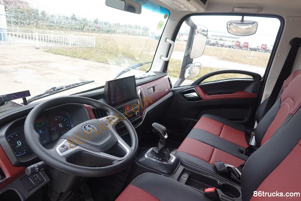 SHACMAN Light Truck Delong K5000 130 hp 4X2(6 wheels) 4.08m Refrigerated Truck (China VI) Cab (3) | 86Trucks