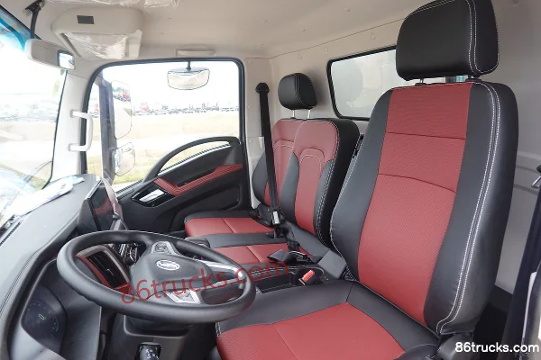 SHACMAN Light Truck Delong K5000 130 hp 4X2(6 wheels) 4.08m Refrigerated Truck (China VI) Cab (2) | 86Trucks