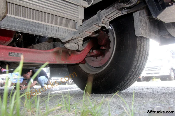 Dongfeng Duolika D9 180 ch 4X2(6 roues) camion porteur fourgon 6,8 m Châssis (3) | 86Trucks