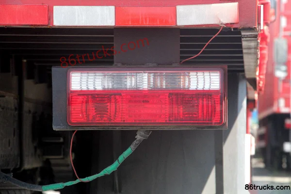 Dongfeng Duolika D9 180 ch 4X2(6 roues) camion porteur fourgon 6,8 m Carrosserie (3) | 86Trucks