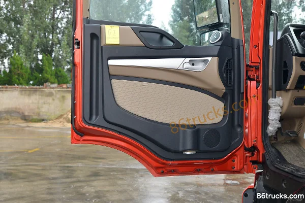 Sinotruk HOWO TX 220 hp 4X2(6 wheels) 6.75m Cargo Truck with Grille Guard (China VI) Cab (2) | 86Trucks