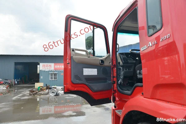 JAC Gallop A5X III Medium Truck 220hp 4X2(6 wheels) 6.8m Stake Cargo Truck (China VI) Cab (1) | 86Trucks