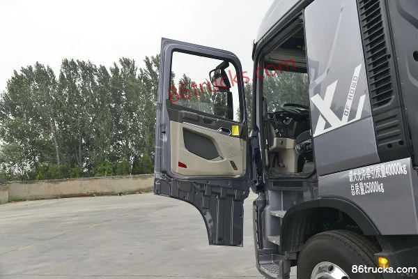 Sinotruk HOWO Max Heavy Truck 480 hp 6X4(10 wheels) Tractor Truck (China VI) Cab (1) | 86Trucks