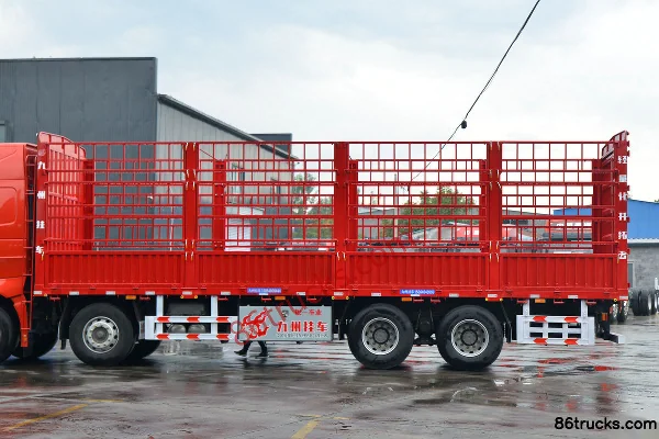 Sinotruk HOWO TH7 Heavy Truck 430hp 8X4(12 wheels) 8.6m Livestock Transport Truck (China VI) Body (2) | 86Trucks