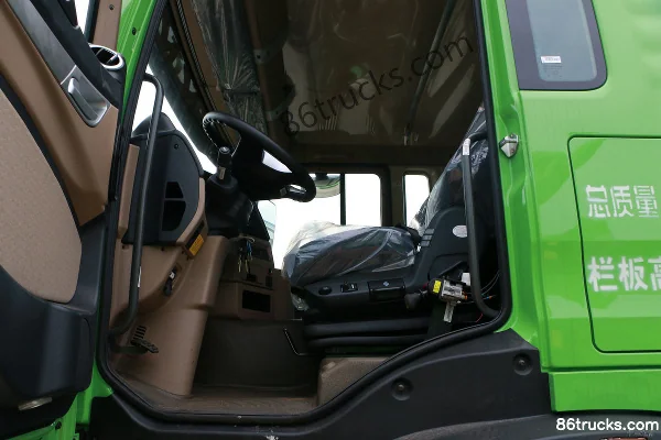 Sinotruk HOWO TX Heavy Truck 350 hp 8X4(12 wheels) 6.8m dump truck (China VI) (Sinotruk) Cab (3) | 86Trucks