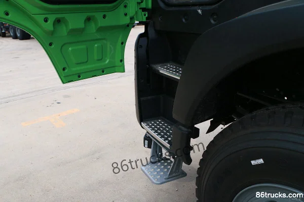 Sinotruk HOWO TX Heavy Truck 350 hp 8X4(12 wheels) 6.8m dump truck (China VI) (Sinotruk) Cab (1) | 86Trucks