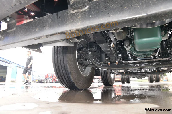JAC Gallop A5W III Heavy Truck 290 hp 6X2(8 wheels) 8.6m Box Cargo Truck Chassis (2) | 86Trucks