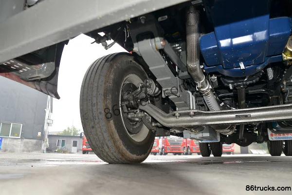 Sinotruk HOWONX camion moyen 220 ch 4X2(6 roues) 6,2 m porteur à ridelles (China VI) Châssis (2) | 86Trucks