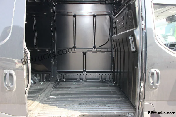 IVECO New Daily 182hp Single Row Enclosed Van Truck (China VI) (Fully Imported) Cargo Box (3) | 86Trucks