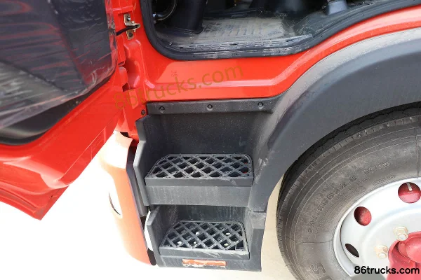 Dongfeng Duolika D9 Value Edition 220hp 4X2(6 wheels) 6.8m Stake Truck Cab (3) | 86Trucks